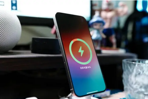 孟津苹果15换屏服务分享用什么充电器给iPhone15充电更好 